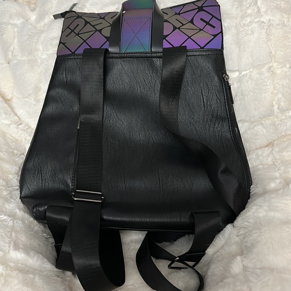 Holographic Backpack Geometric Luminous Reflective Irredescent Lg Rainbow Purse. - Picture 3 of 5